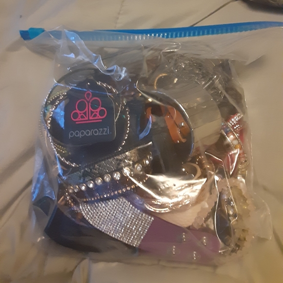 COPY - I have Jewelry- Betsy Johnson necklace - house decor- coach 👛 and a popp - Picture 3 of 16